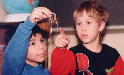 [Experimenting with a magnet and paper clips]